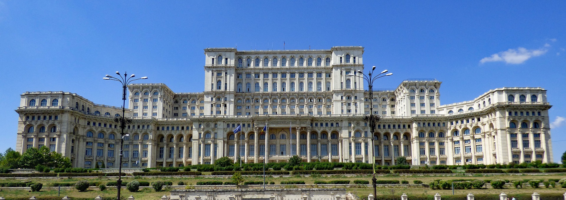 Imagine cu palatul parlamentului din Bucuresti